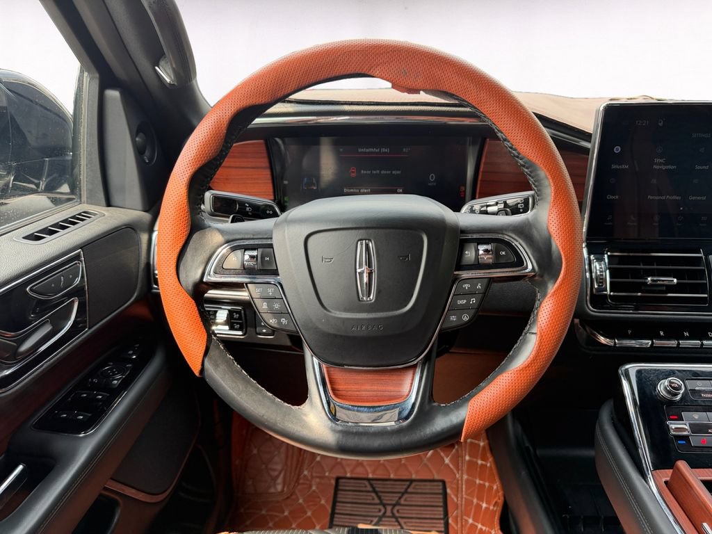 Used 2023 Lincoln Navigator 4WD image 12