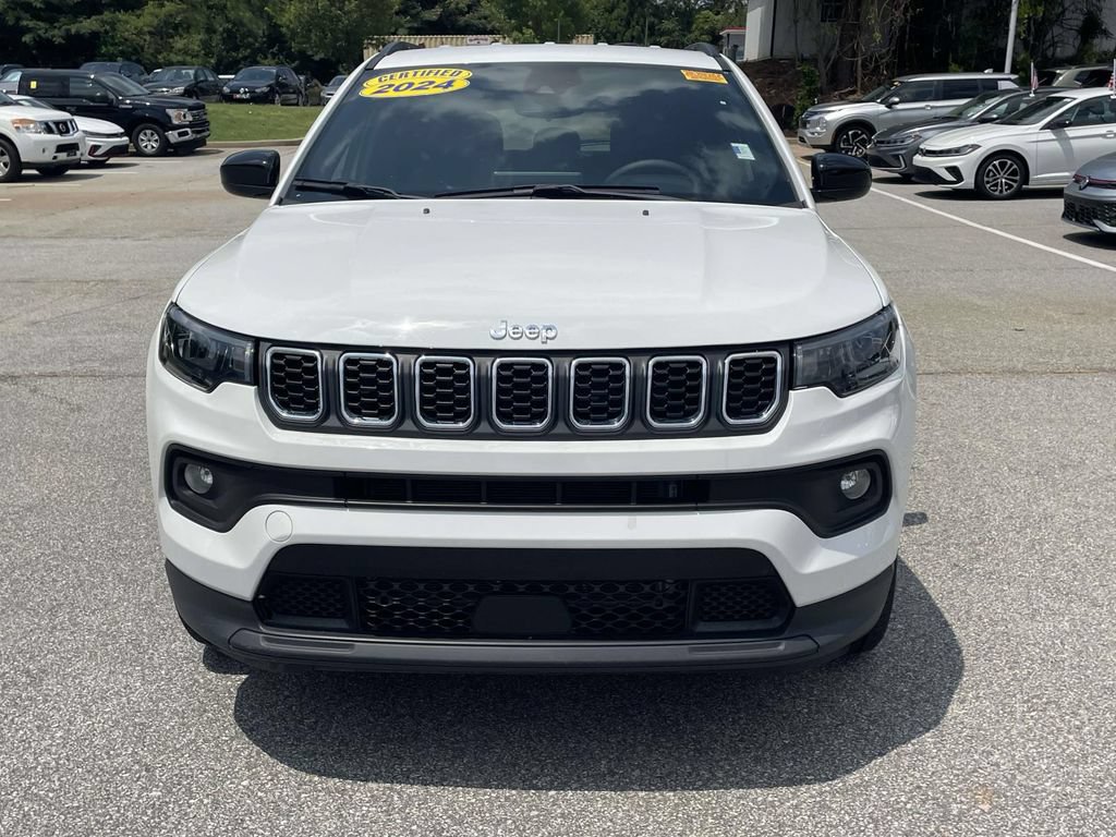 Used 2024 Jeep Compass Latitude AWD/4WD image 4