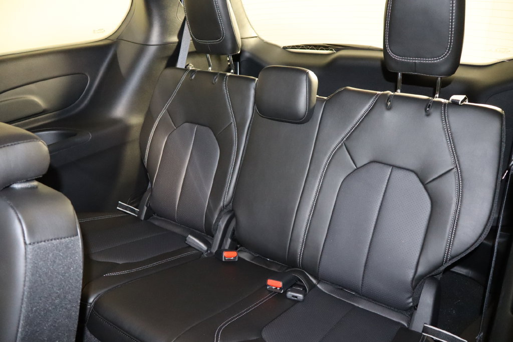 New 2027 Chrysler Pacifica Select FWD image 18