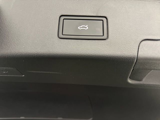 New 2025 Volkswagen Atlas Cross Sport SE image 39