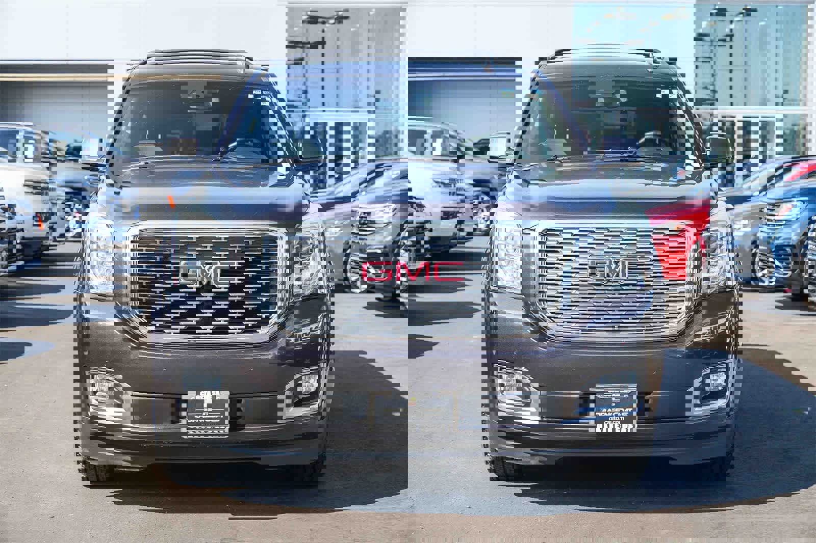 Used 2018 GMC Yukon SLT w/ HD Trailering Package image 2