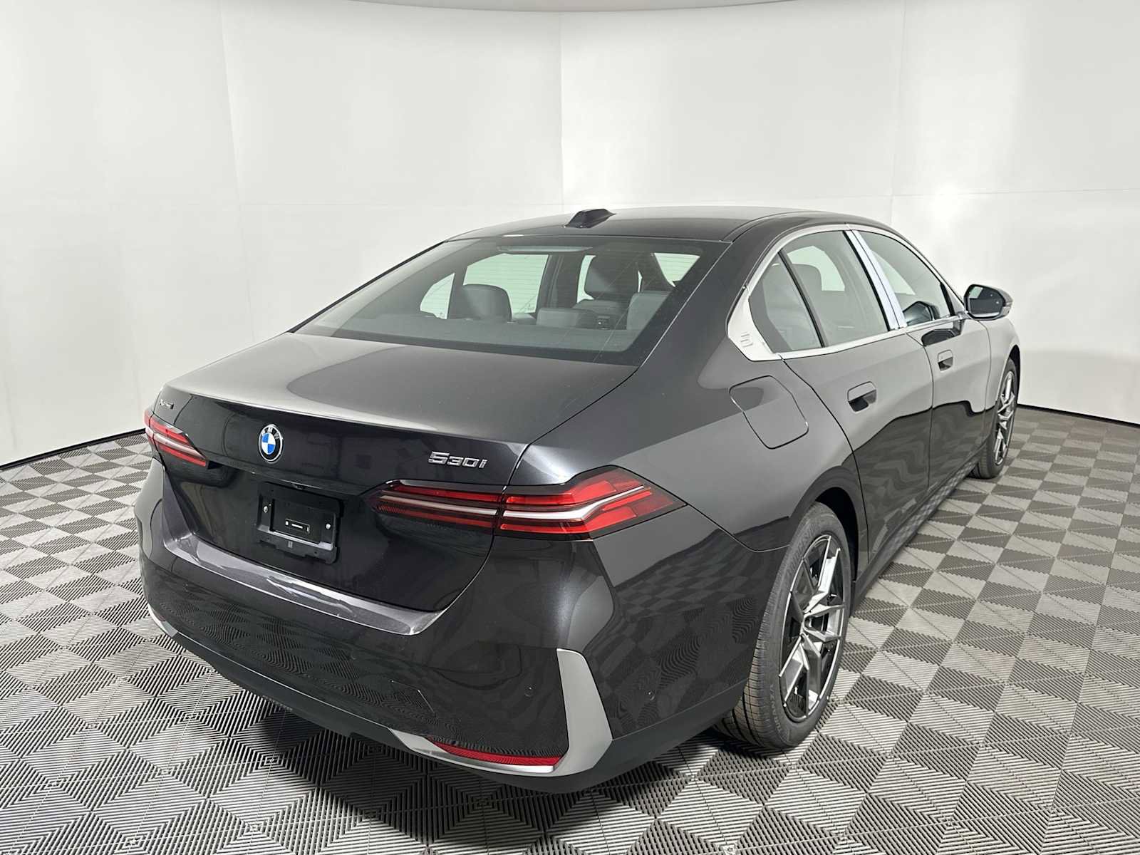 New 2026 BMW 530i xDrive w/ Premium Package image 3
