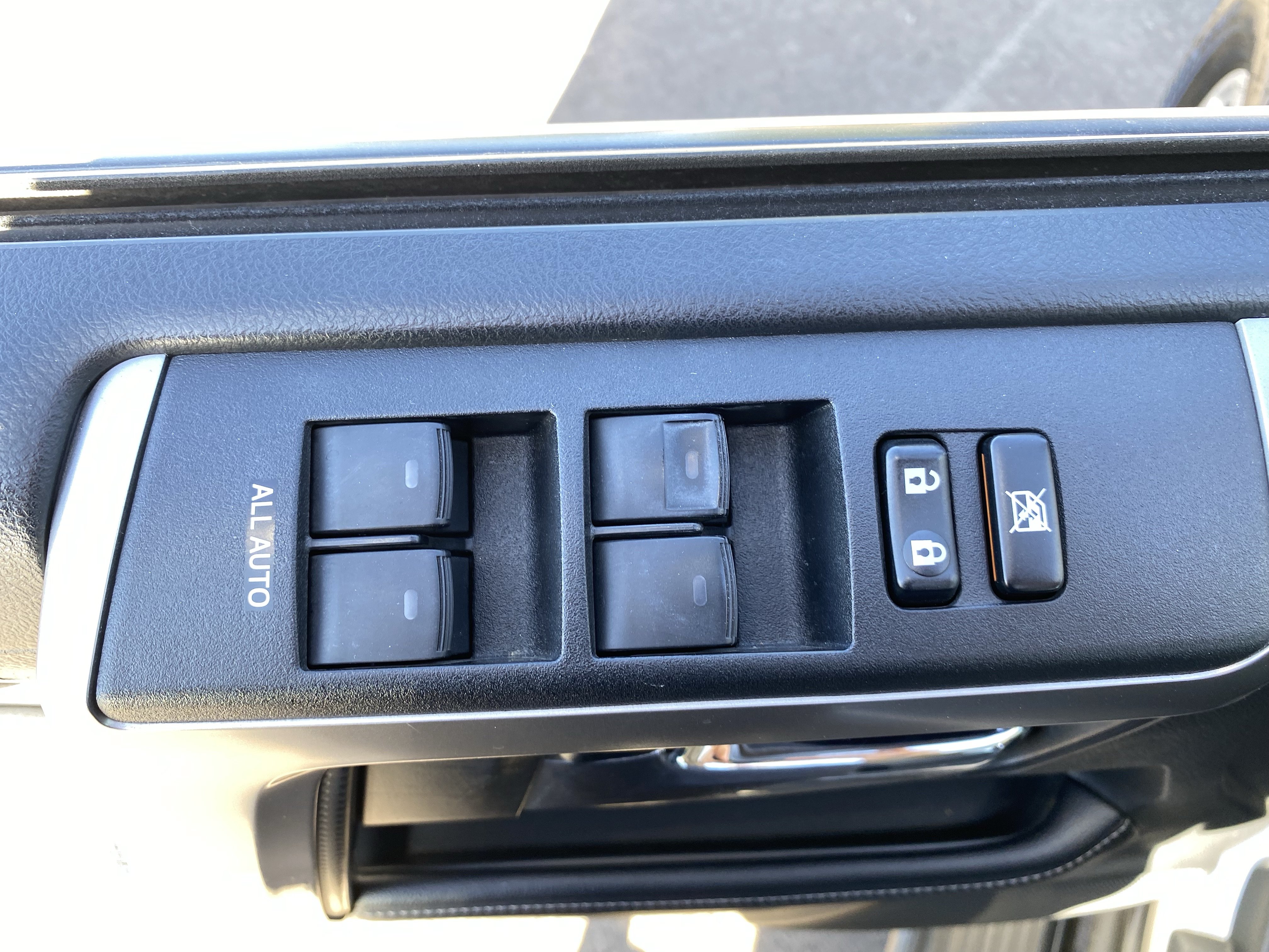 Used 2019 Toyota 4Runner SR5 AWD/4WD image 22