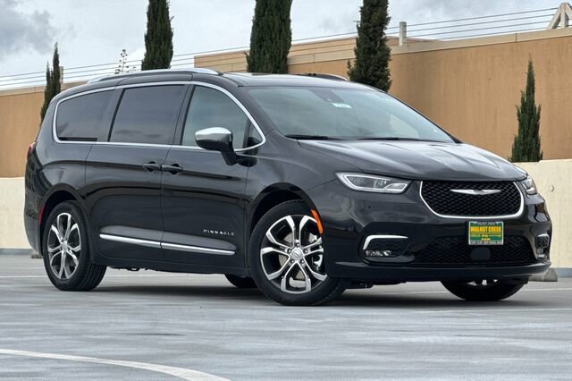 New 2026 Chrysler Pacifica Pinnacle w/ Trailer Tow Group image 2