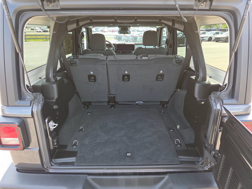 Used 2024 Jeep Wrangler Unlimited Sport AWD/4WD image 16