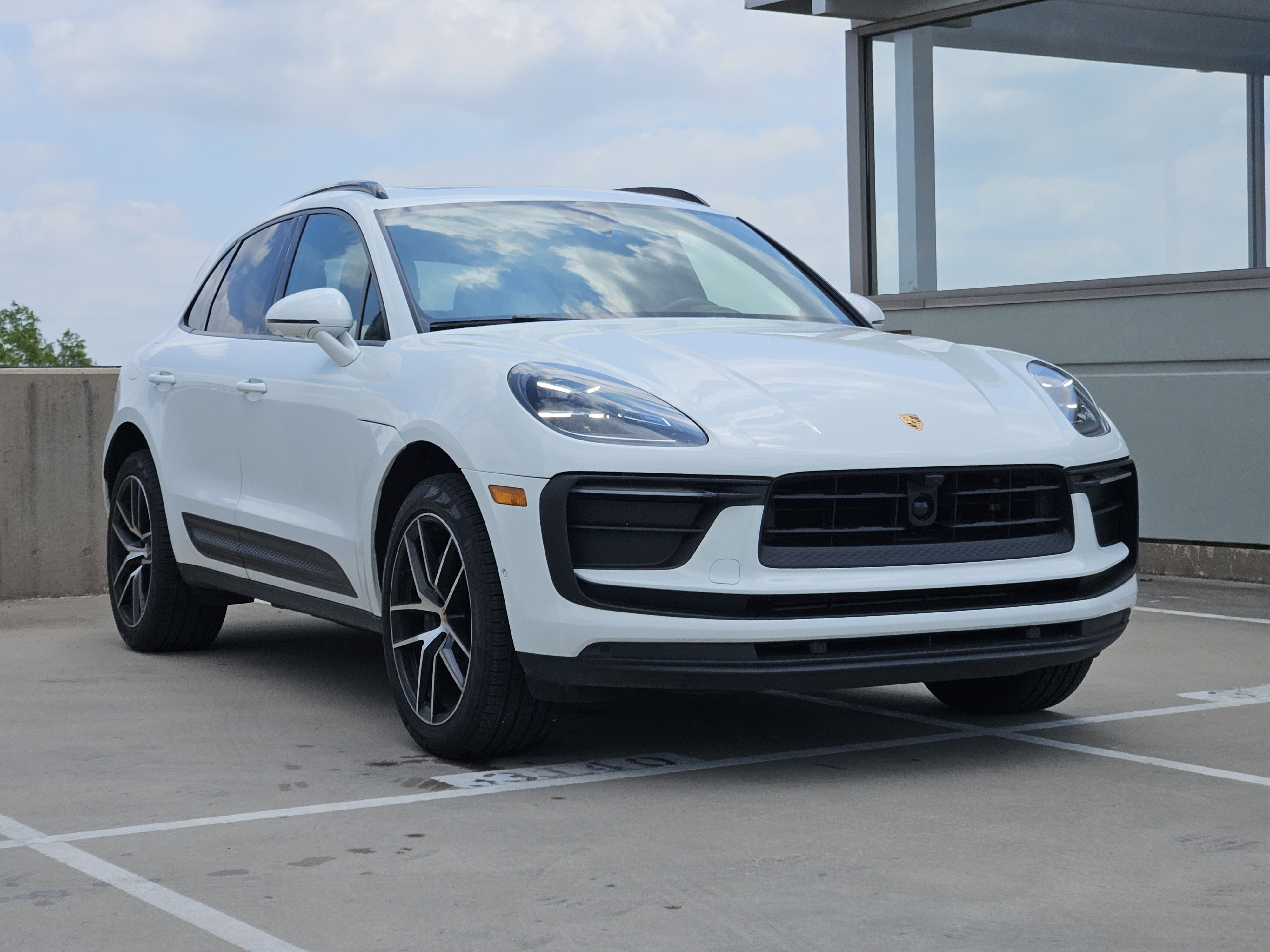 Certified 2022 Porsche Macan AWD/4WD image 10