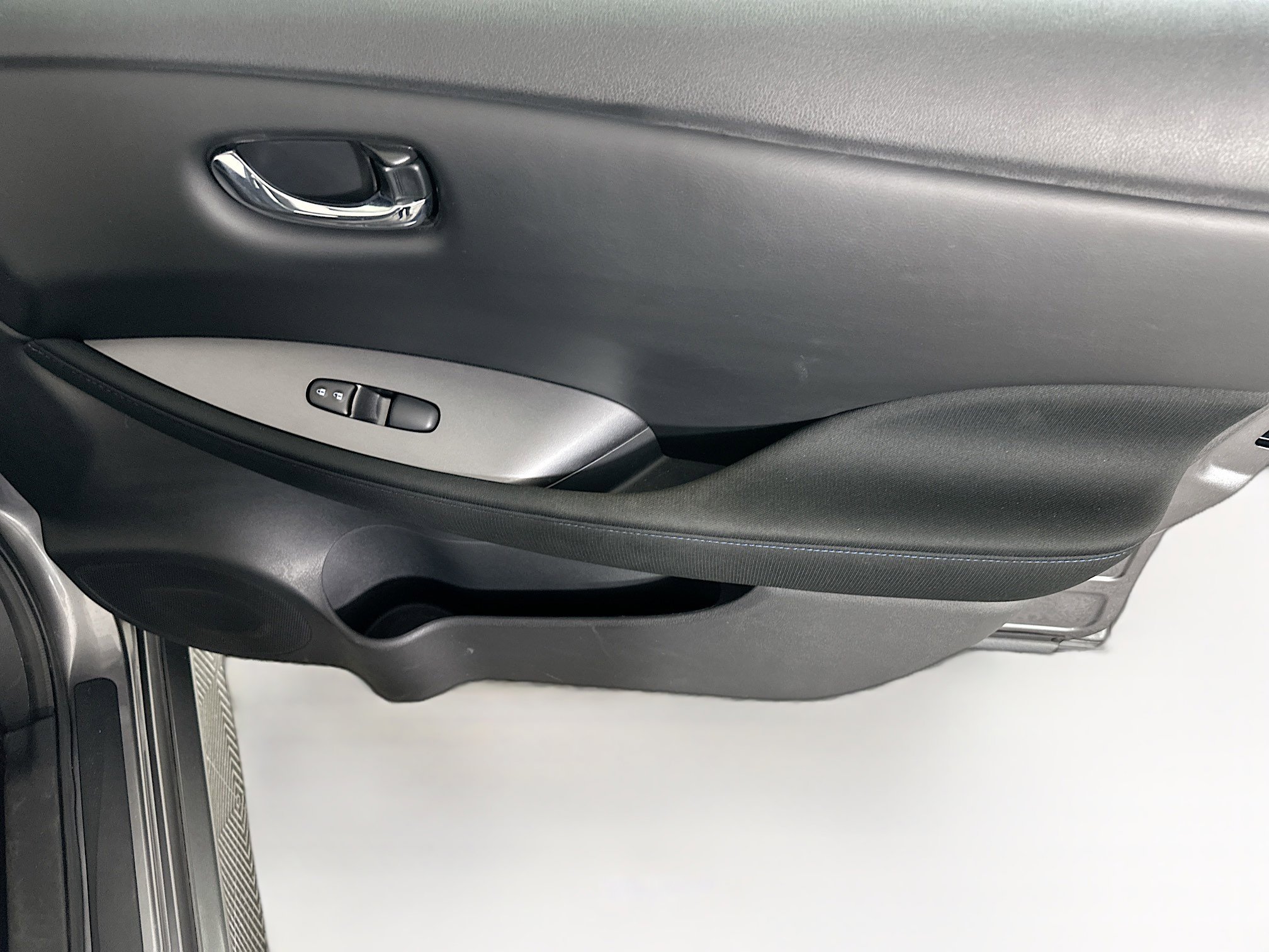 Used 2023 Nissan Leaf S image 29