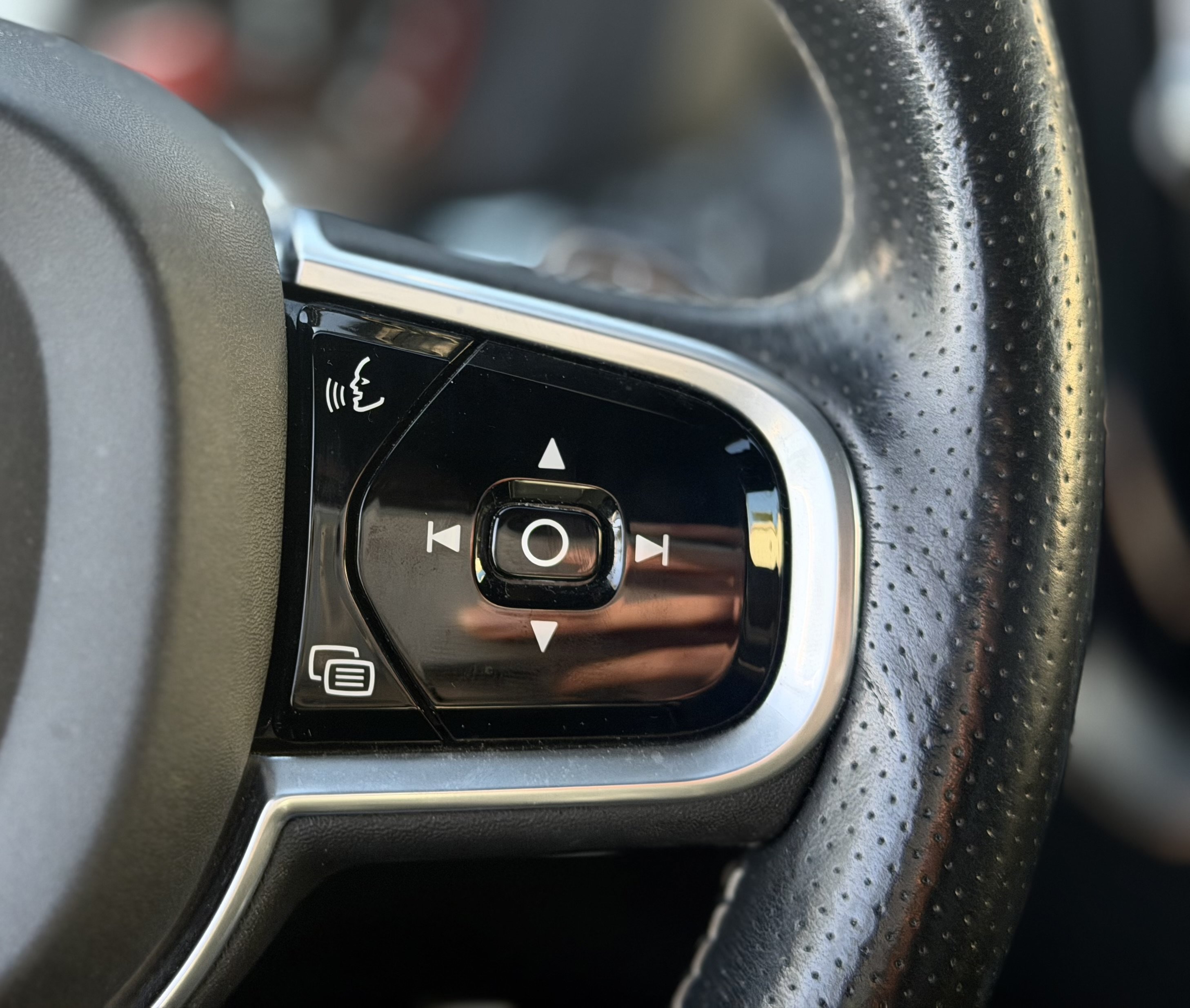 Used 2018 Volvo XC60 T6 R-Design AWD/4WD image 28