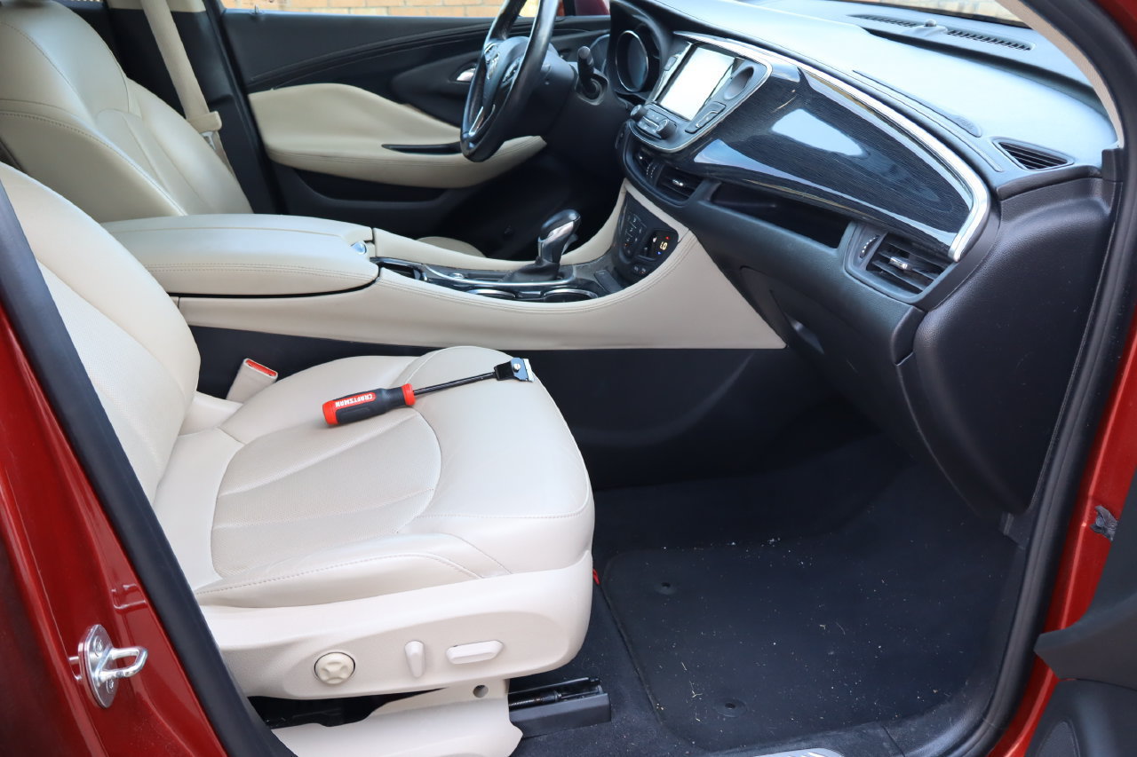 Used 2018 Buick Envision Essence FWD image 17