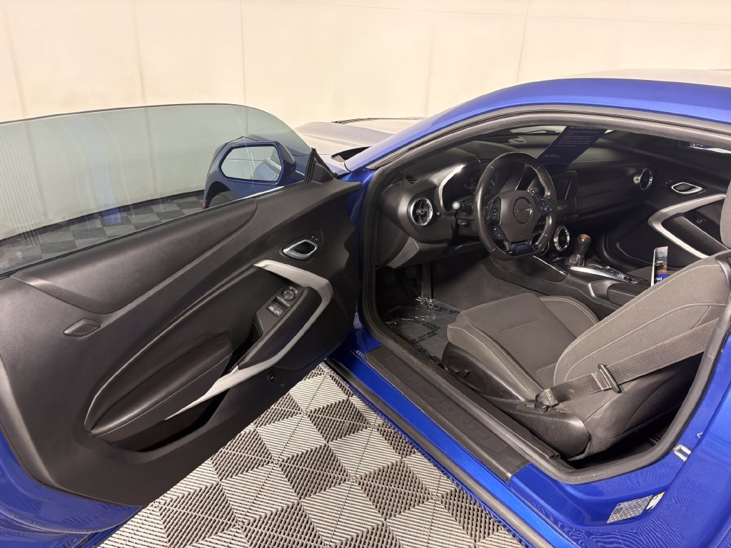 Used 2020 Chevrolet Camaro LT RWD image 11