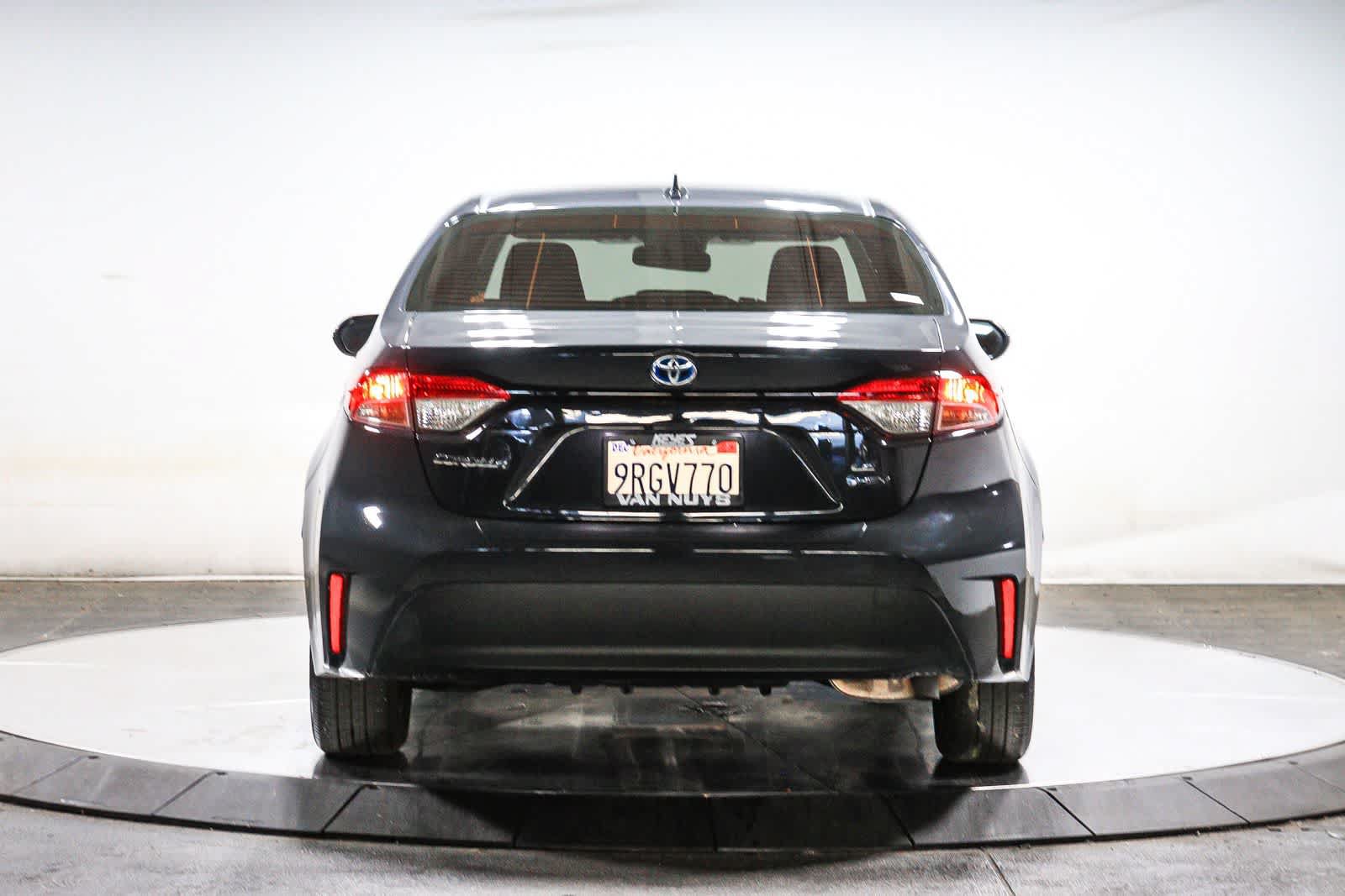 Certified 2025 Toyota Corolla LE FWD image 4