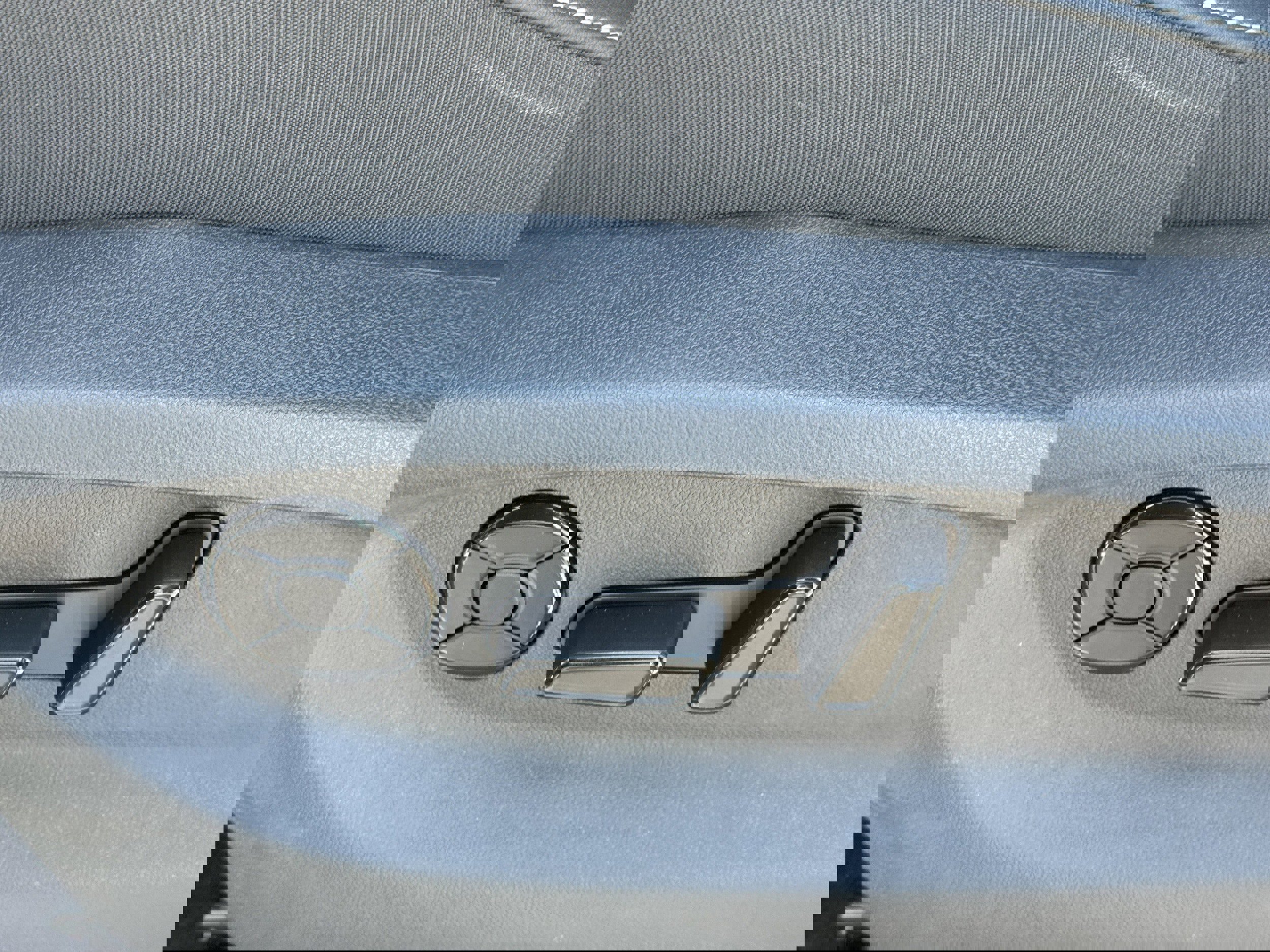 New 2025 Volkswagen Tiguan SE image 17