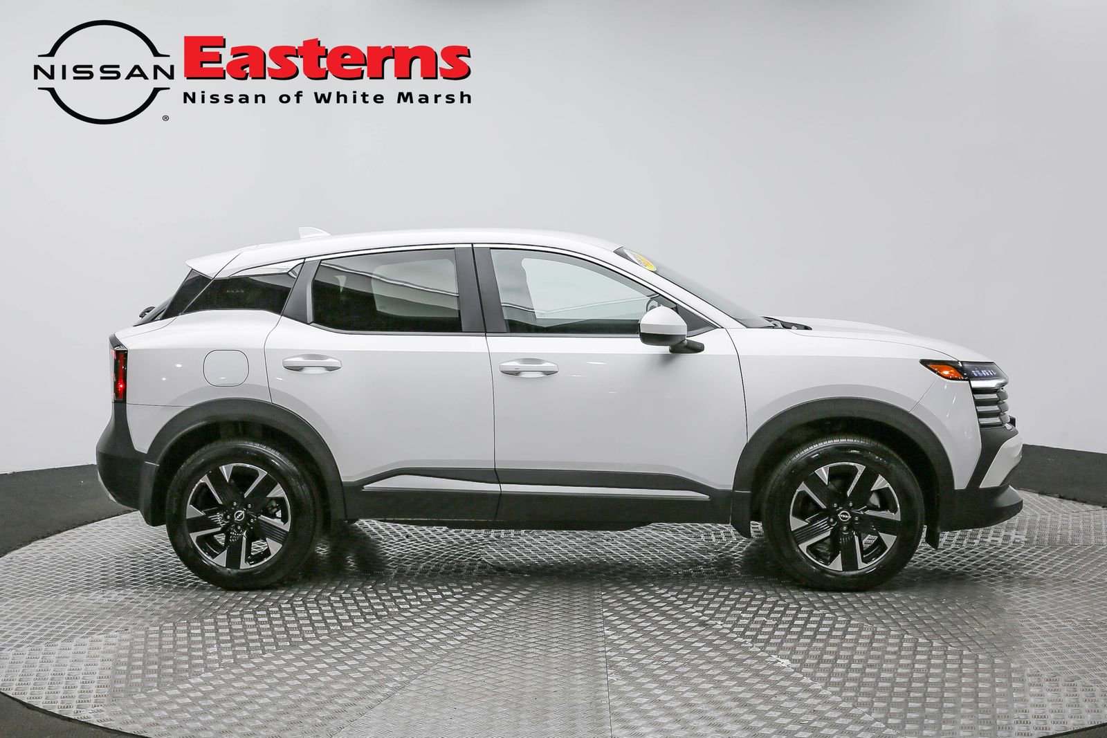 Used 2025 Nissan Kicks SV image 3