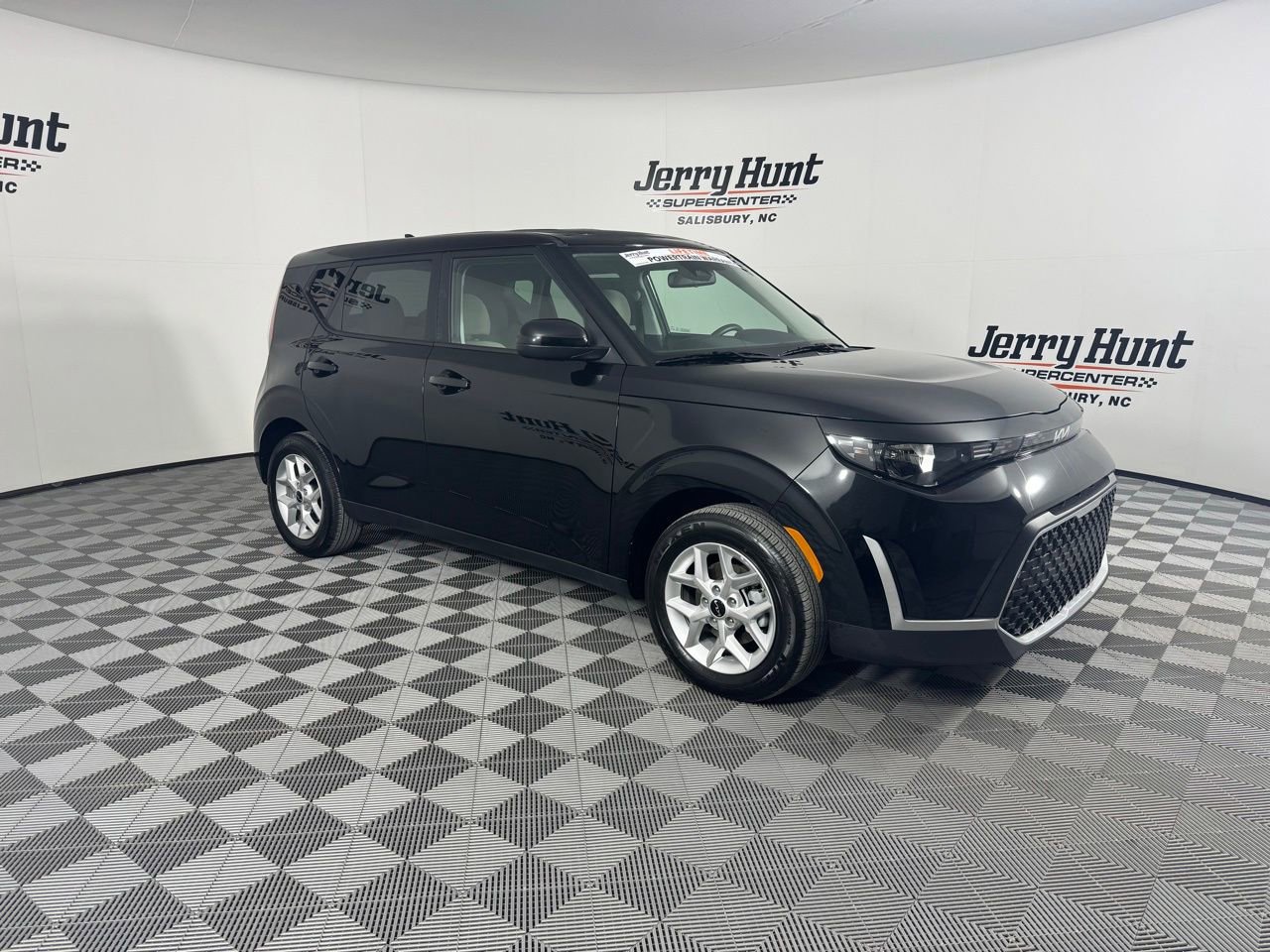 Used 2025 Kia Soul LX w/ LX Technology Package FWD image 10