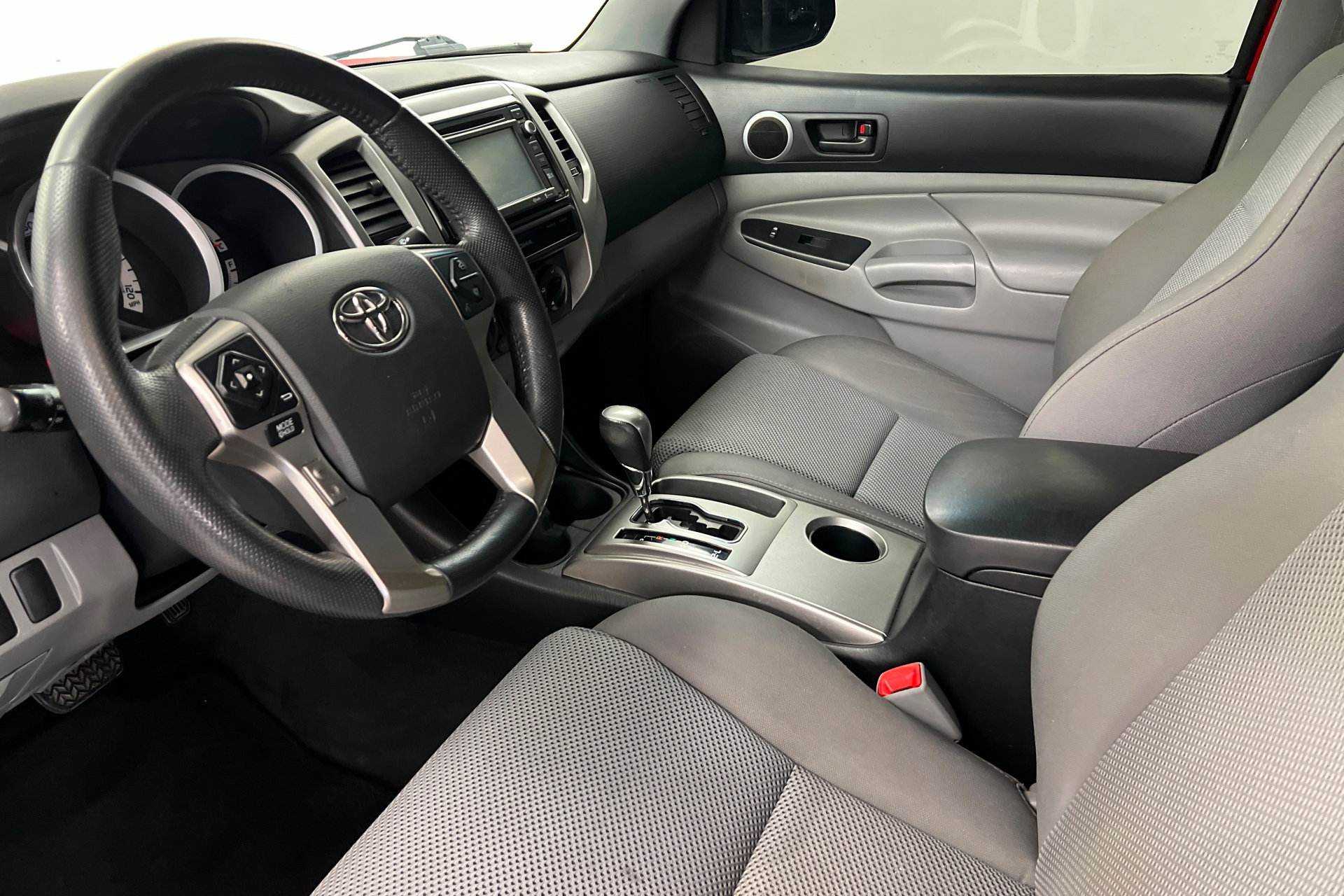 Used 2015 Toyota Tacoma PreRunner w/ TRD Off-Road Package RWD image 16