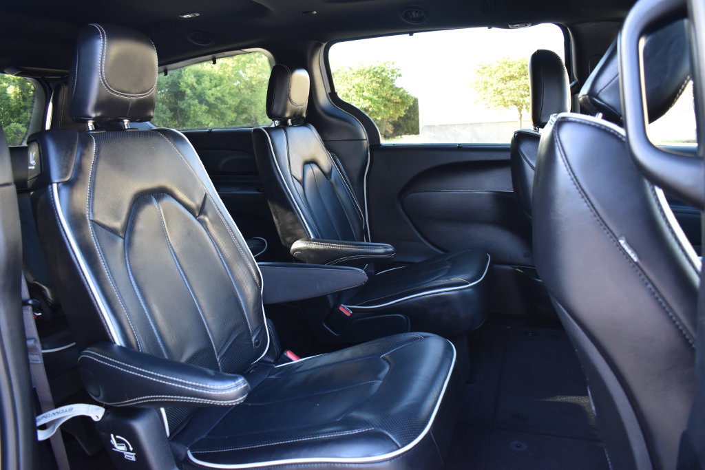 Used 2025 Chrysler Pacifica Limited FWD image 13