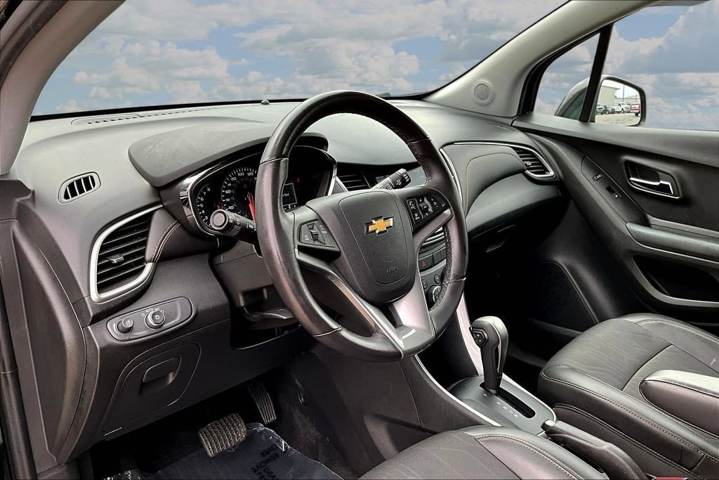 Used 2022 Chevrolet Trax LT w/ LT Convenience Package AWD/4WD image 18