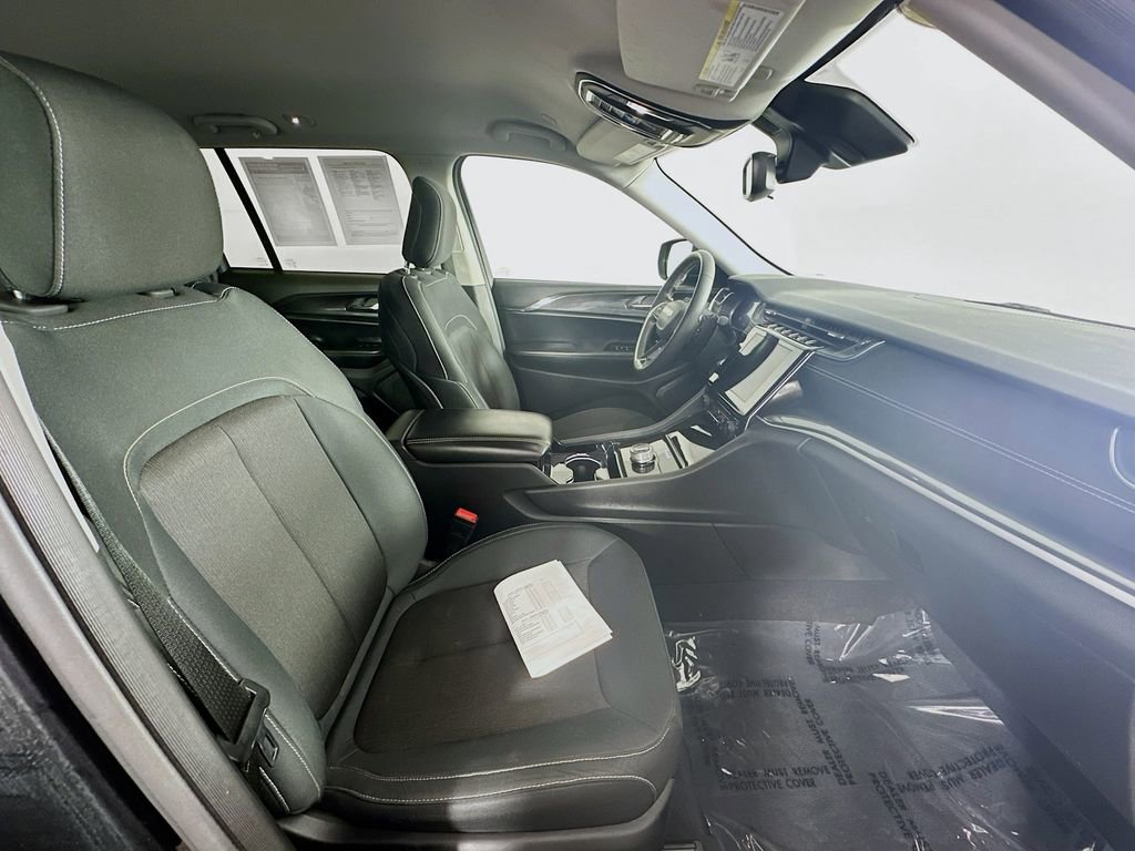 Certified 2023 Jeep Grand Cherokee Laredo AWD/4WD image 37