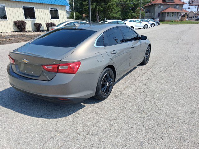 Used 2017 Chevrolet Malibu LT FWD image 3
