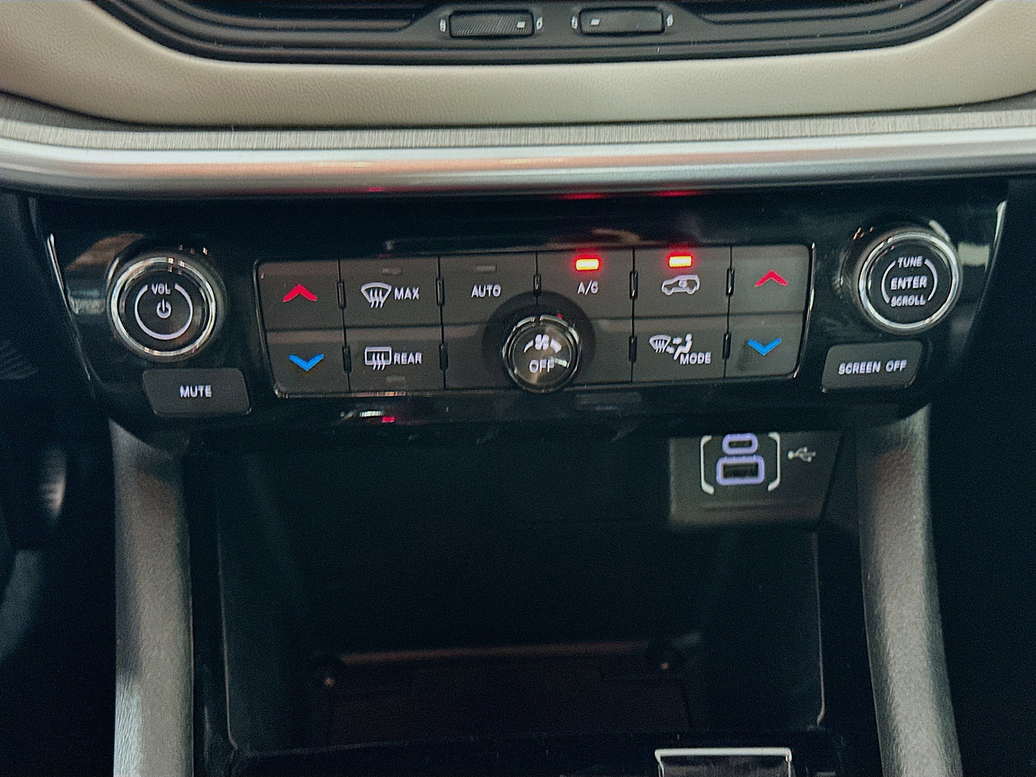 Used 2025 Jeep Compass Limited image 23