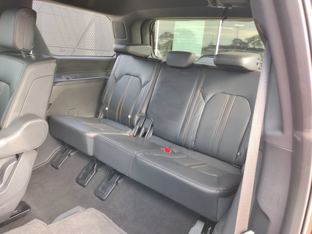 Used 2024 Ford Expedition Platinum AWD/4WD image 14