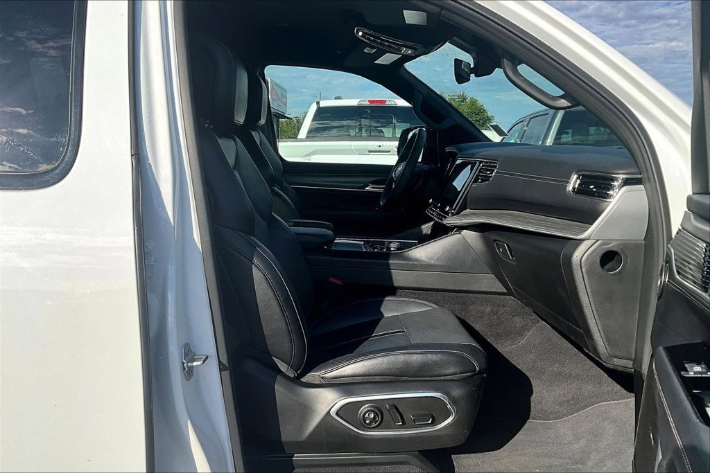 Used 2024 Jeep Wagoneer Series II AWD/4WD image 7