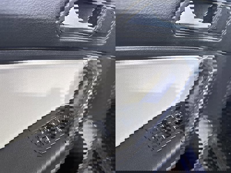 Used 2021 Volkswagen Tiguan SE w/ Panoramic Sunroof Package AWD/4WD image 16