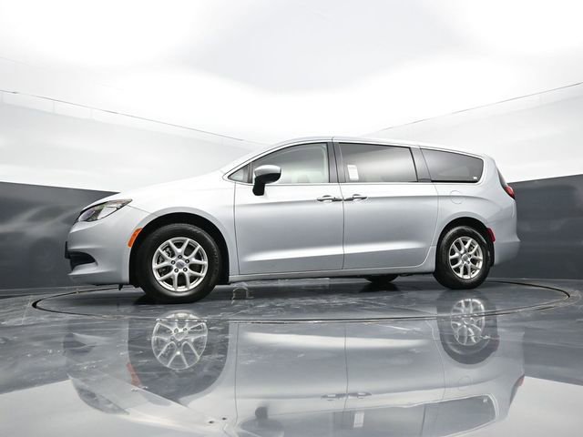 Used 2023 Chrysler Voyager LX FWD image 53