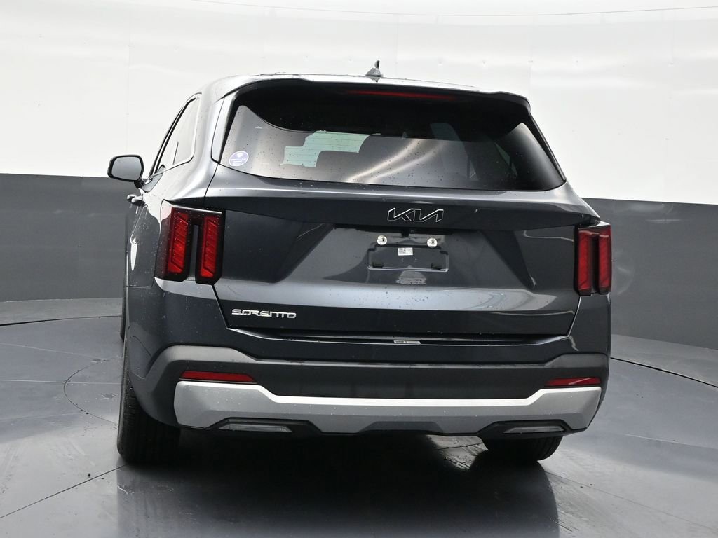 Used 2024 Kia Sorento LX image 4