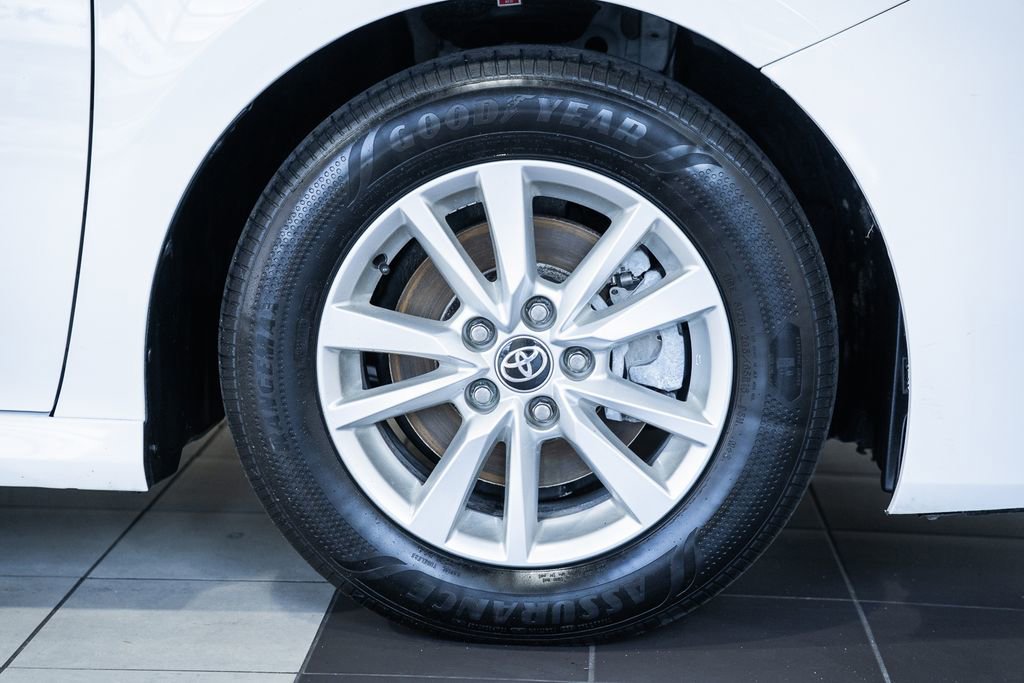 Used 2025 Toyota Camry LE image 14