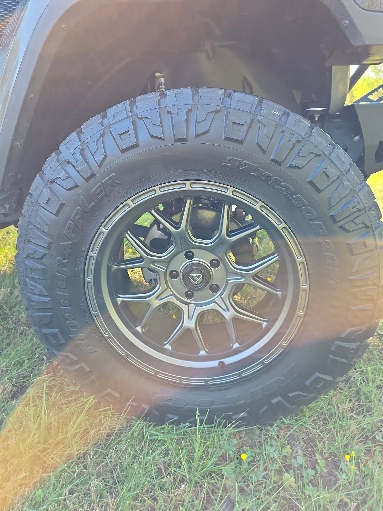 Used 2020 Jeep Wrangler Unlimited Sahara AWD/4WD image 14