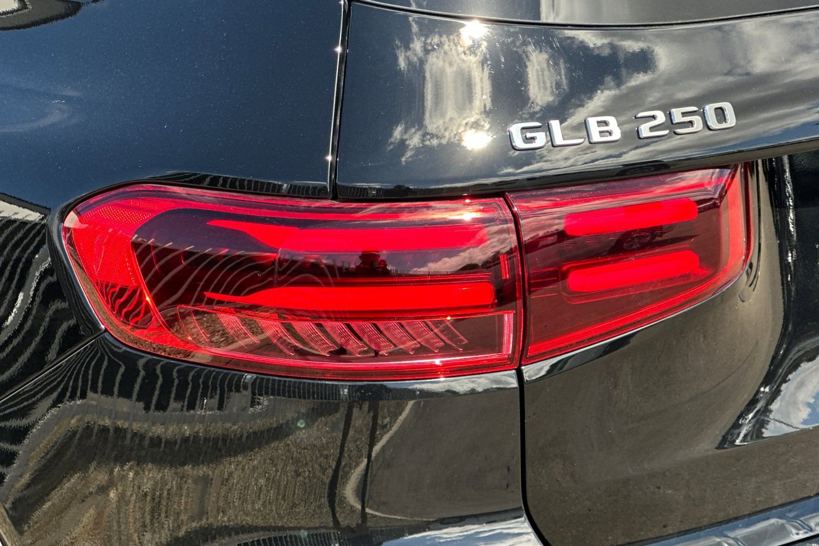 New 2025 Mercedes-Benz GLB 250 image 13