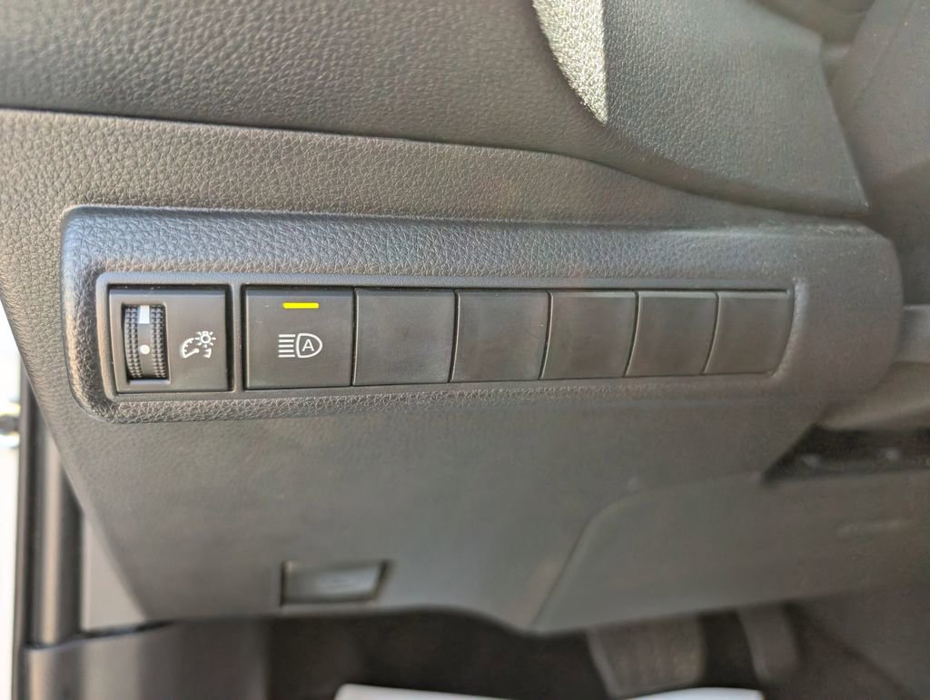 Used 2025 Toyota Corolla LE image 23