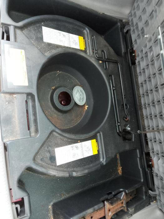 Used 2005 Pontiac Vibe w/ Power Group Value Package FWD image 28