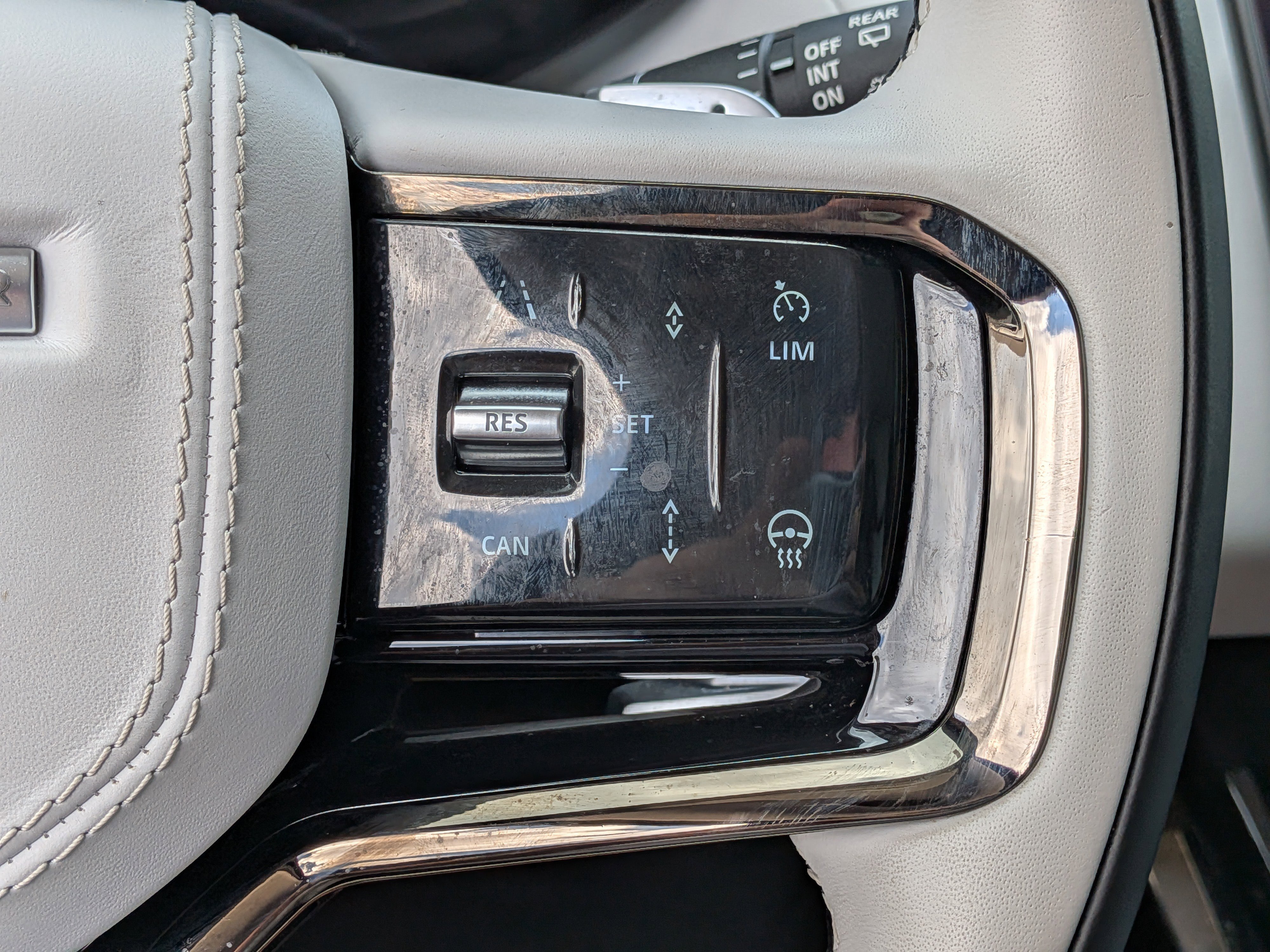 Used 2023 Land Rover Range Rover Sport SE Dynamic image 23