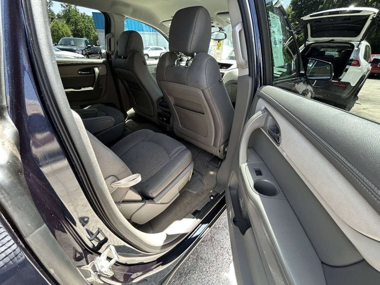 Used 2015 Chevrolet Traverse LT w/ Traveler's Package FWD image 9