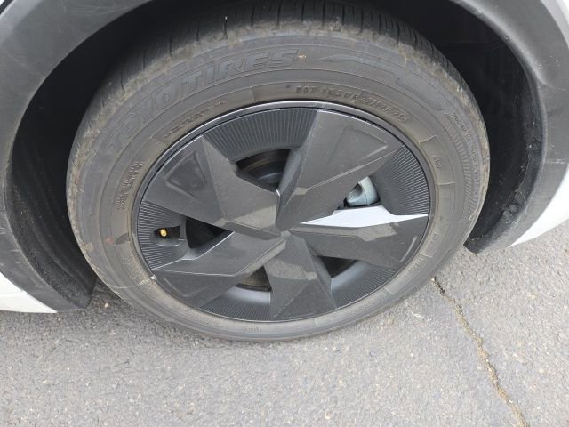 Used 2025 Toyota Prius LE FWD image 13