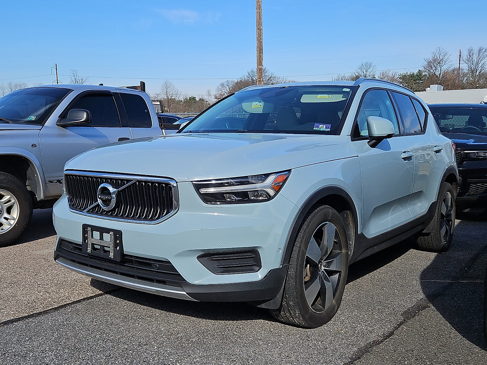 Used 2019 Volvo XC40 T5 Momentum image 3
