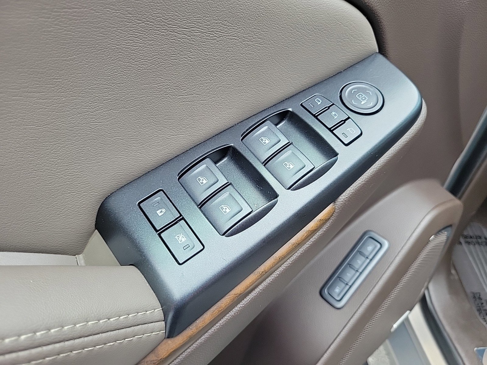 Used 2019 GMC Yukon Denali w/ Denali Ultimate Package image 28