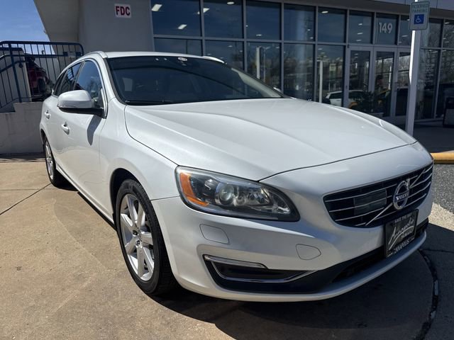 Used 2016 Volvo V60 T5 Platinum image 1