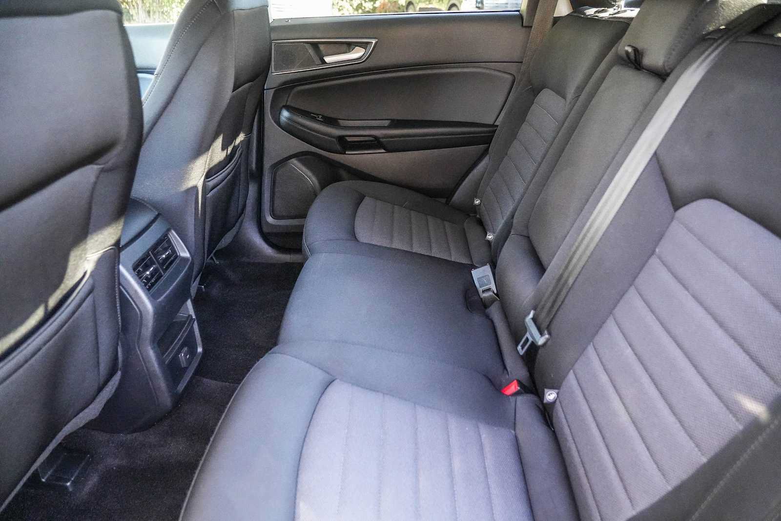 Used 2020 Ford Edge SE w/ Cargo Accessory Package AWD/4WD image 18