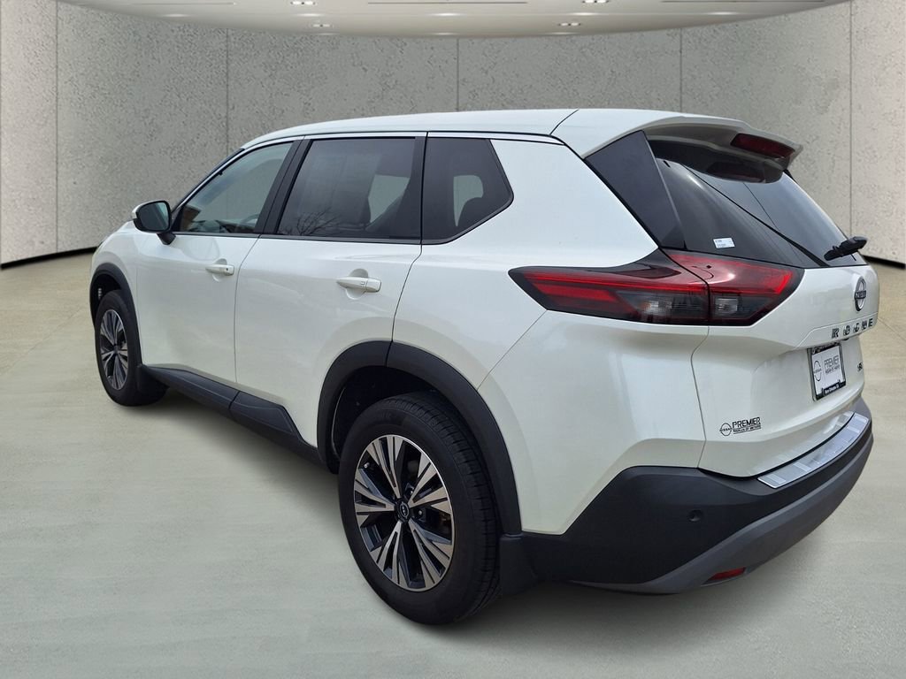 Used 2023 Nissan Rogue SV image 3