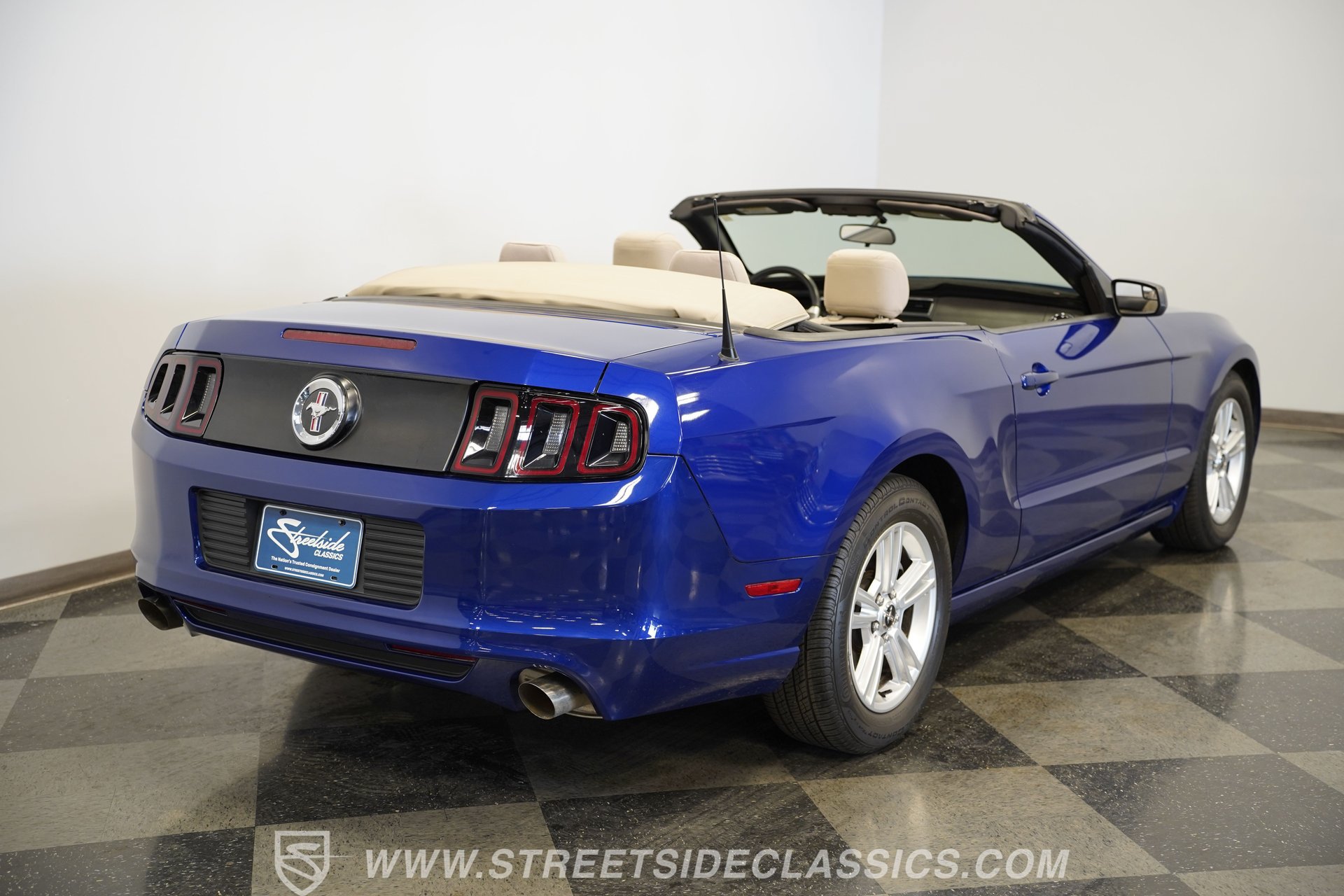 Used 2014 Ford Mustang Convertible RWD image 12