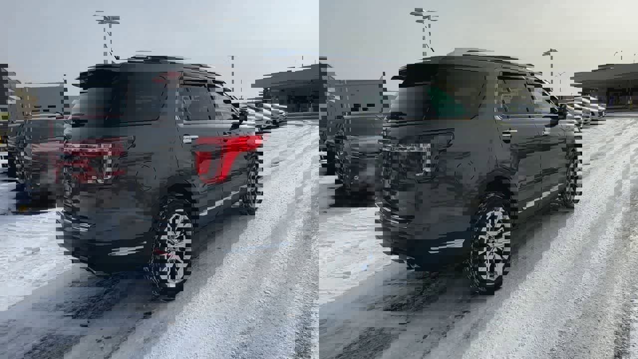 Used 2018 Ford Explorer Limited w/ Equipment Group 301A image 8