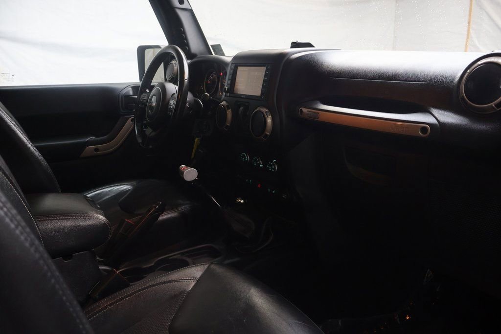 Used 2016 Jeep Wrangler Sahara image 11