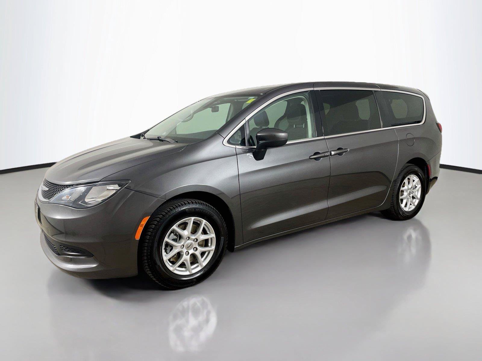 Used 2021 Chrysler Voyager LX FWD image 8
