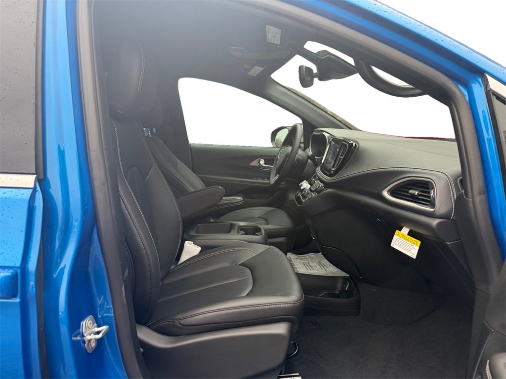 New 2026 Chrysler Pacifica Select image 15