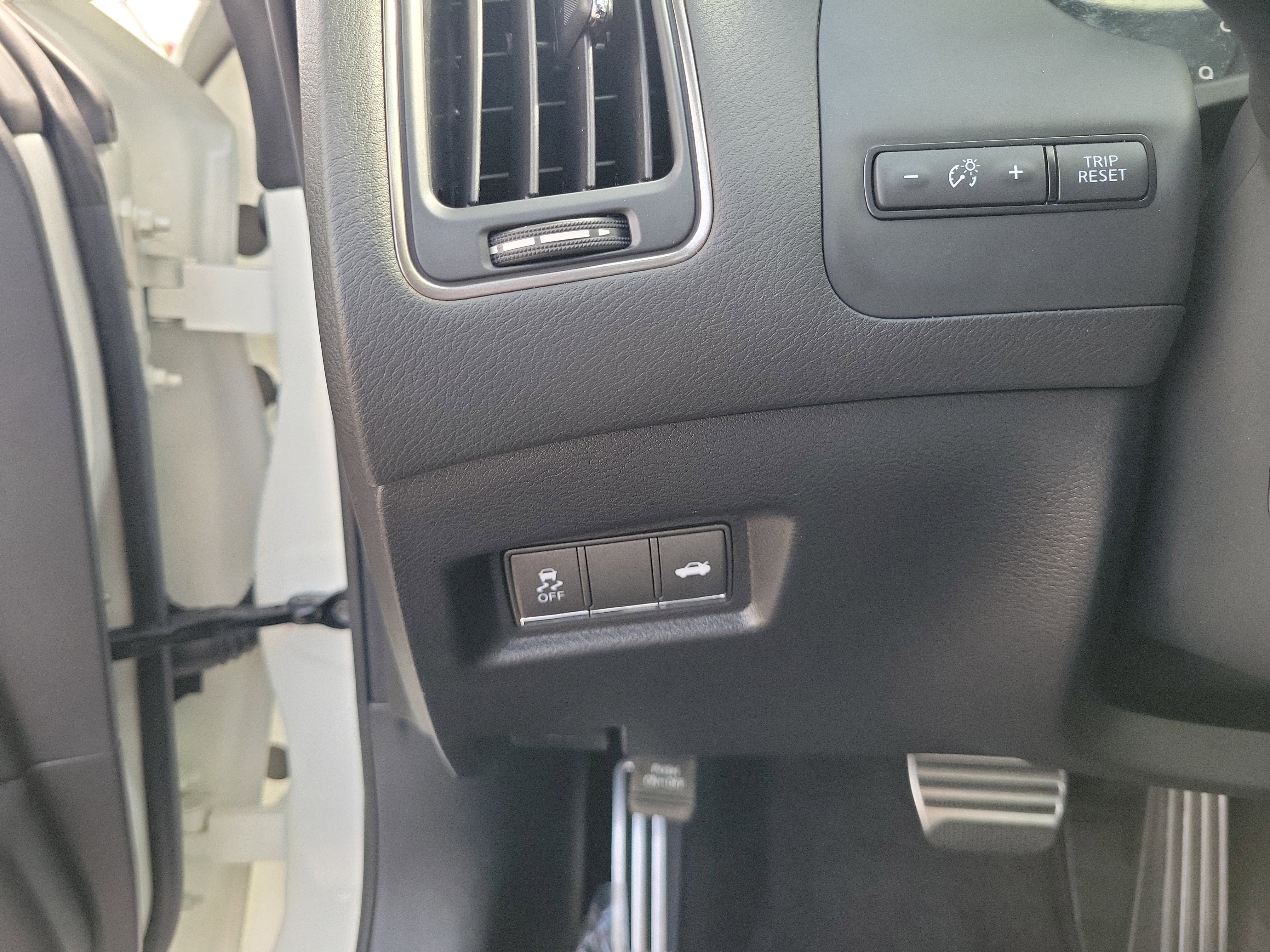 Certified 2022 INFINITI Q60 Red Sport 400 w/ Cargo Package image 12