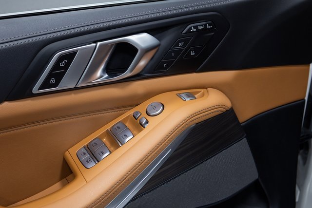 Certified 2023 BMW X7 xDrive40i w/ Premium Package image 11