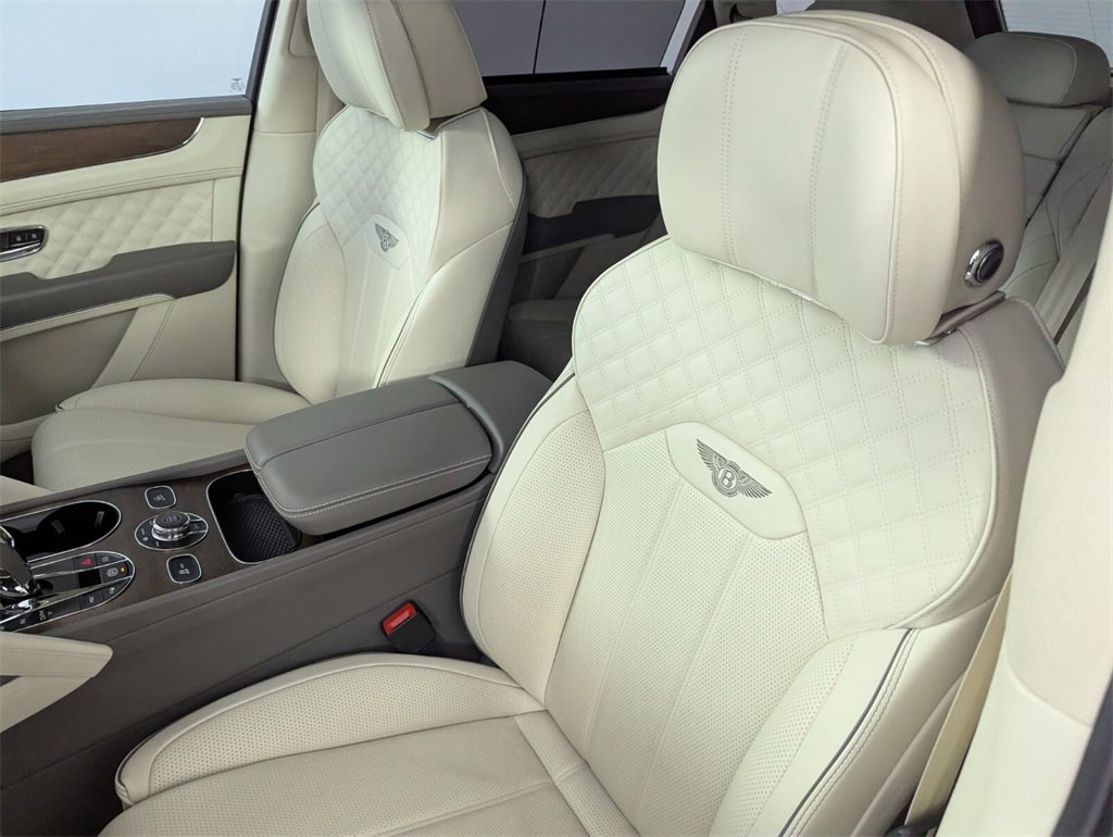 Used 2023 Bentley Bentayga image 11
